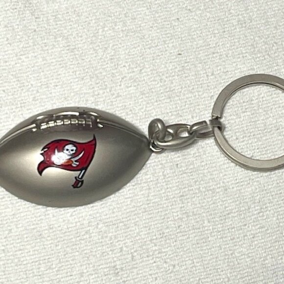 Tampa Bay Buccaneers NFL Football Shaped Key Chain Key Ring 4" Silver Red - Picture 2 of 13